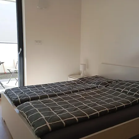 Novy V Centru, Soukrome Parkovani * Brünn (Brno)