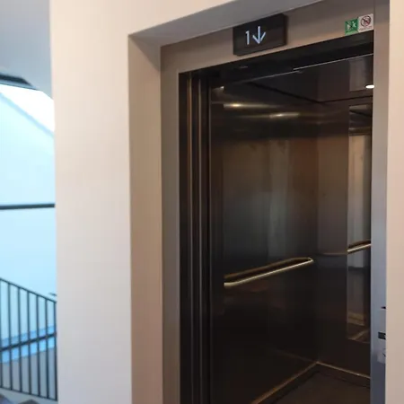 Novy V Centru, Soukrome Parkovani דירה
