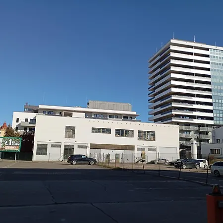Novy V Centru, Soukrome Parkovani