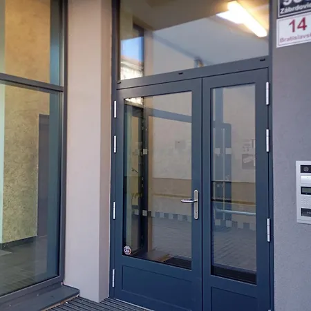 Novy V Centru, Soukrome Parkovani Lägenhet