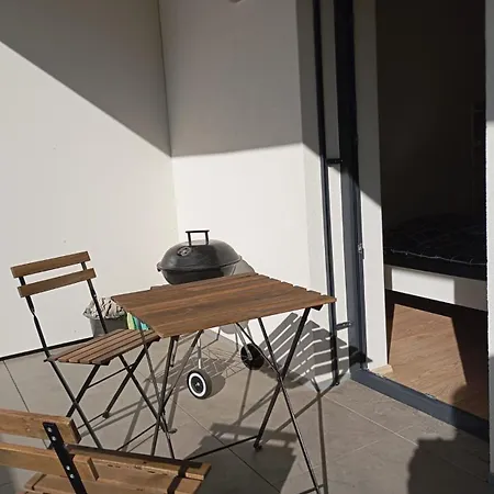 Novy V Centru, Soukrome Parkovani Apartment