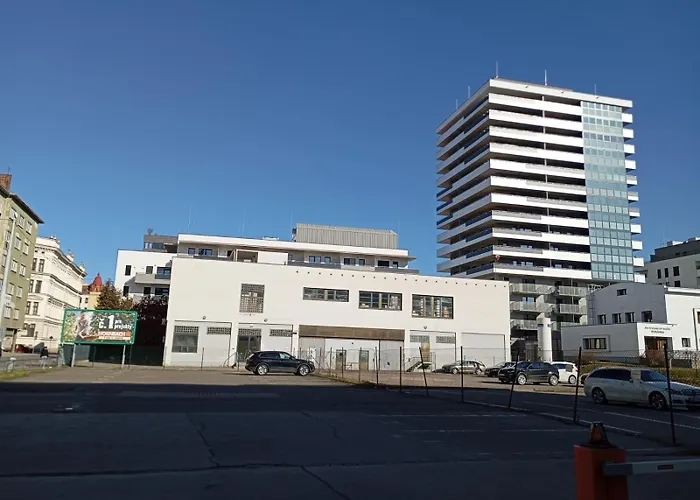 Novy V Centru, Soukrome Parkovani